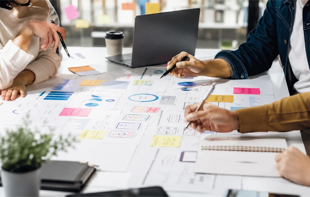INVESTIGACIÓN-ESTRATEGIA-ICONIFY Research, Definición de Objetivos y Arquitectura de Marca