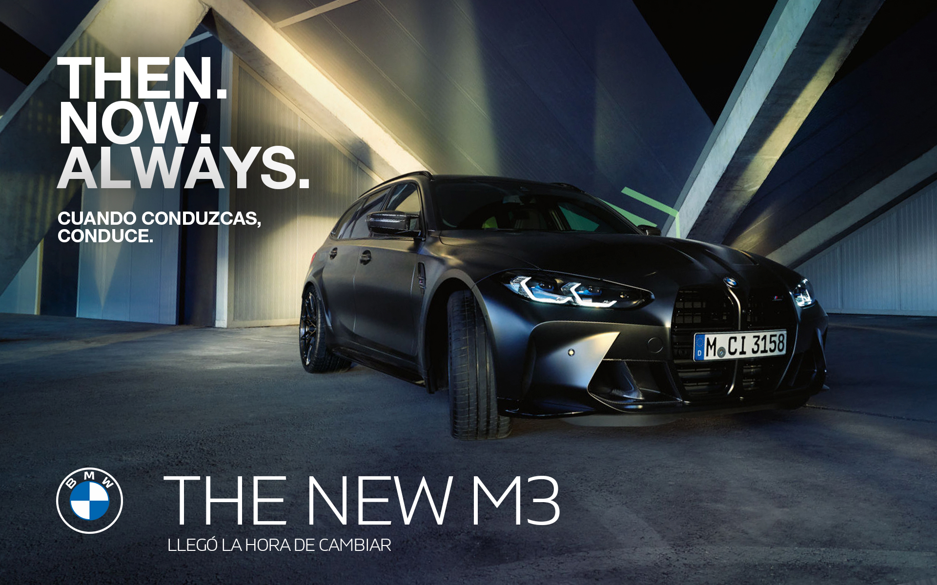 Cartel publicitario BMW M3 con vehículo y campaña de comunicación visual