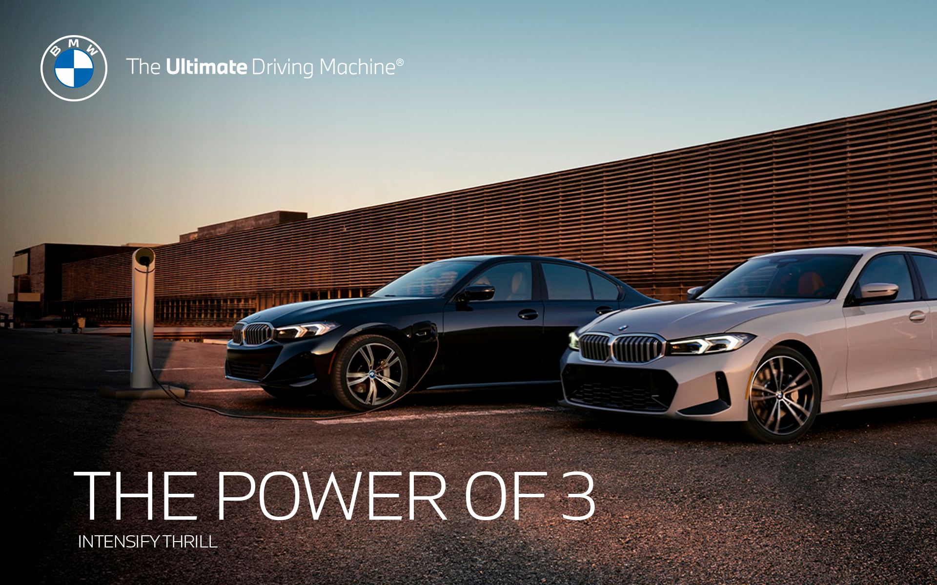 Cartel publicitario BMW M3 con vehículo y campaña de comunicación visual