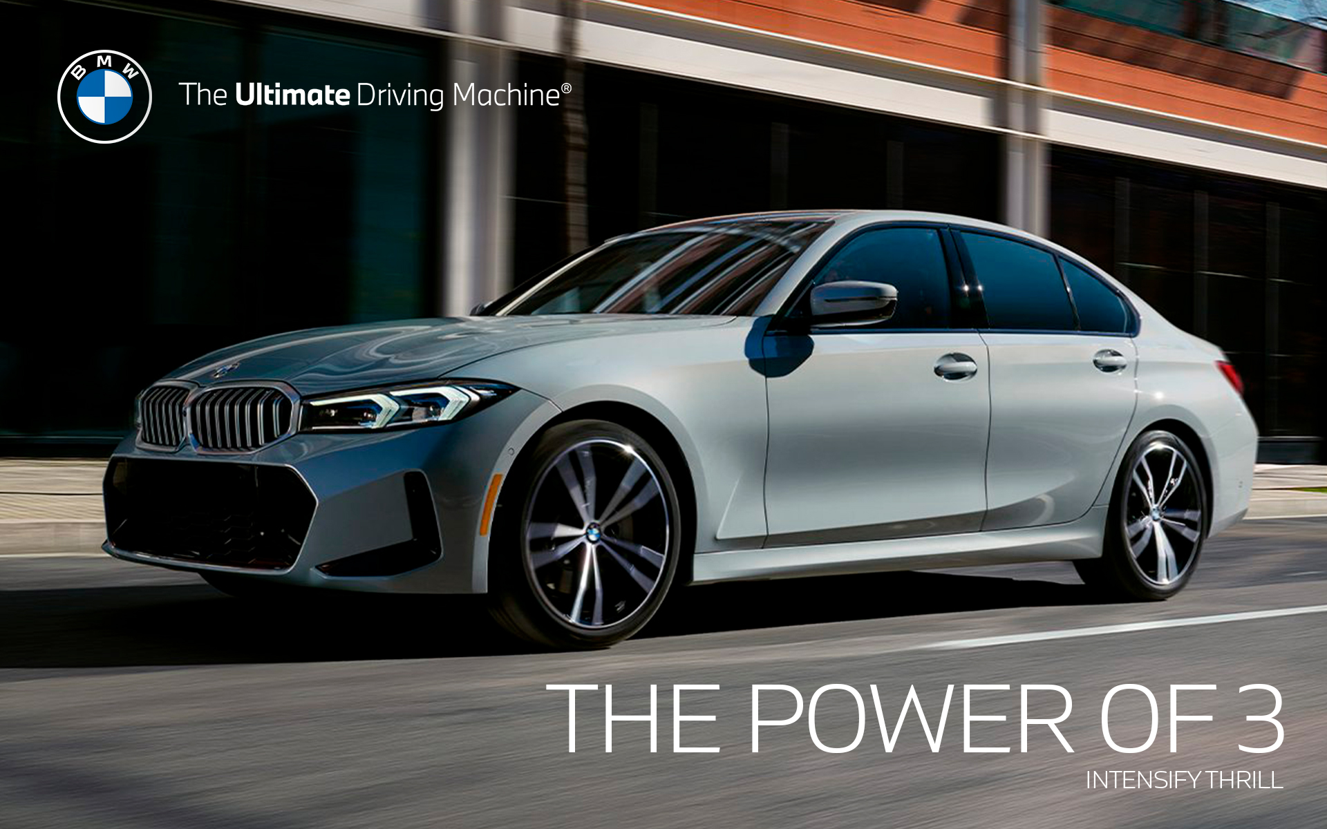 Cartel publicitario BMW M3 con vehículo y campaña de comunicación visual
